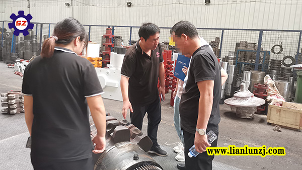 內蒙客戶不遠千里來到鄭州考察鏈輪組件廠家！